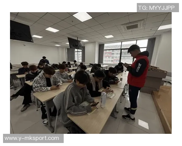 曲俊杰在足球领域的崛起与成就探讨及其对中国足球的影响分析